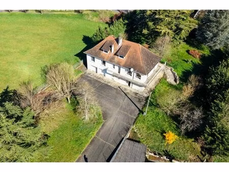 secteur gourdon. spacieuse maison de ville et annexe sur 3097 m² paysagers