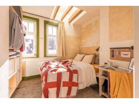 2 chambres dans une maison avec espace extérieur