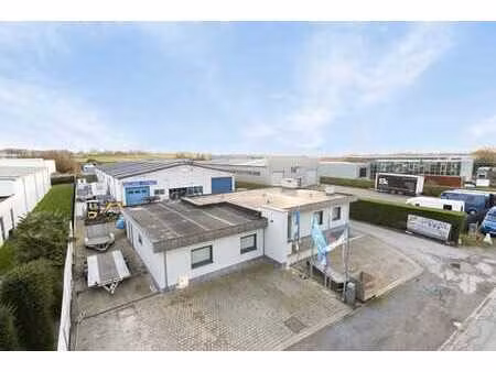 bâtiment professionnel avec habitation à vendre – merchtem