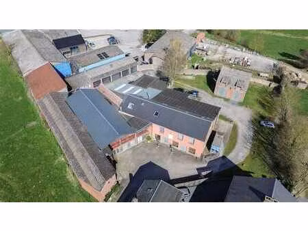 site d'exception avec loft  salle polyvalente et entrepôts