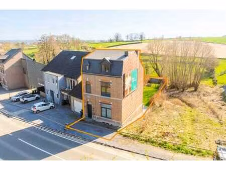 jolie maison 3 chambres avec un beau jardin