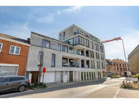 recent en lichtrijk appartement met zuidgericht terras in hartje poperinge