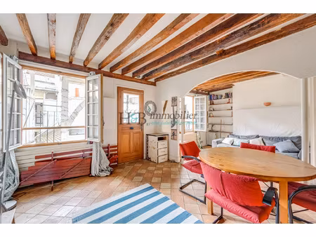 grand studio avec balcon & annexes