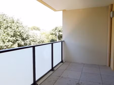 t2 avec terrasse et parking à toulon