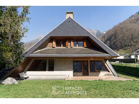 chalet d'architecte avec vue panoramique sur les sommets
