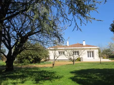 vente maison à fontenay-le-comte (85200) : à vendre / 181m² fontenay-le-comte