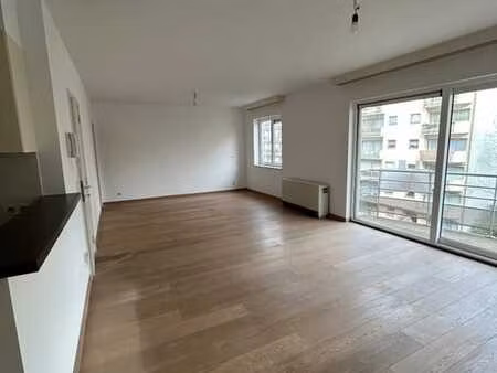 grand studio 53 m² lumineux + balcon – parking