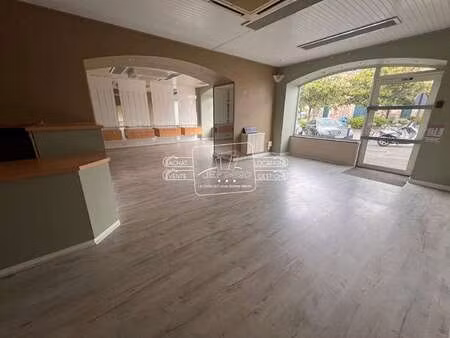 location bureaux et commerces à saint-julien-de-concelles (44450) : à louer / 80m² saint-j