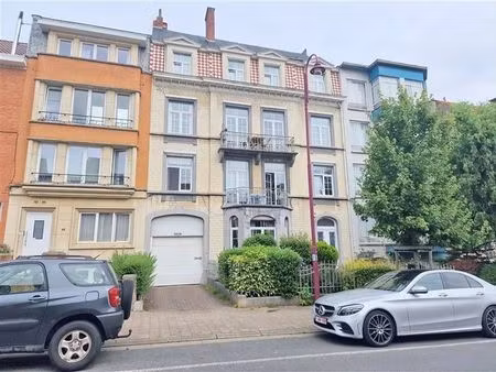 atelier - bureau de +/-225m² - pas de charges communes!!