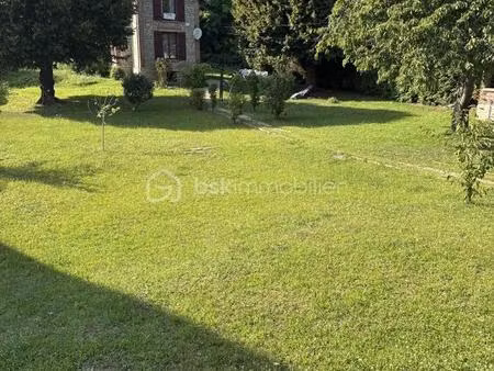 terrain constructible de 550 m2 presles-courcelles proche gare