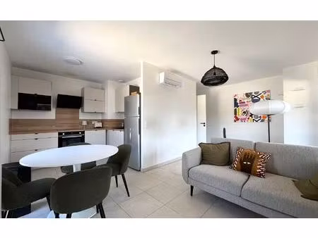 location appartement  m² t-2 à combaillaux  875 €