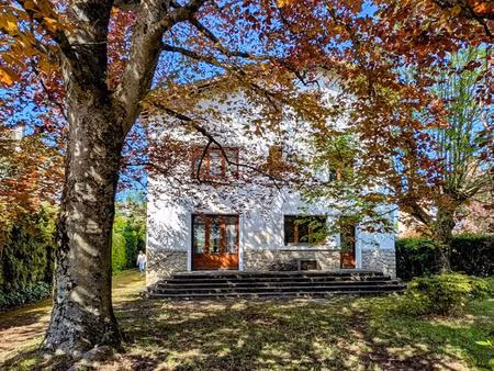 maison 224 m2 avec 7 chambres  dépendance 97 m² sur terrain de 1455 m²