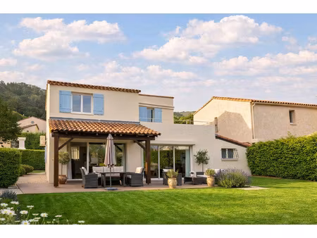 villa 6 pièces de 132m2 avec jardin dans domaine fermé avec