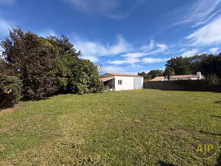 vente terrain à challans (85300) : à vendre / 625m² challans