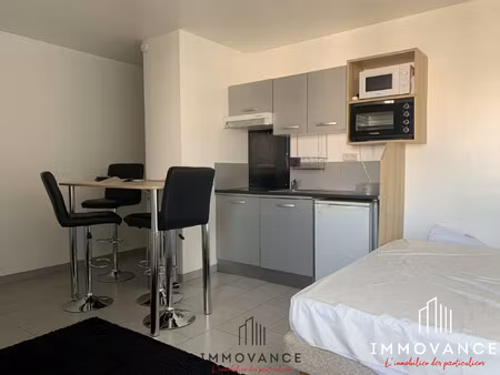 location // studio 21 3m2 // avec balcon et place de parking //