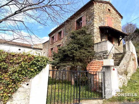 maison en pierre avec vue panoramique