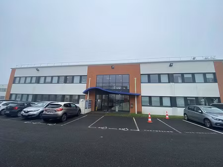 location bureau reze 816 m²