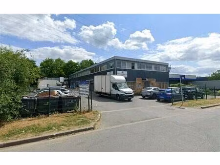 location local d'activités lisses 160 m²