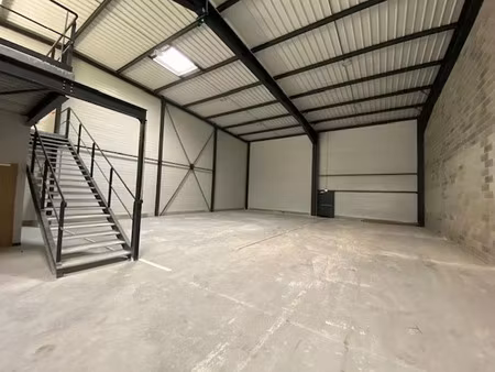 location local d'activités gardanne 493 m²