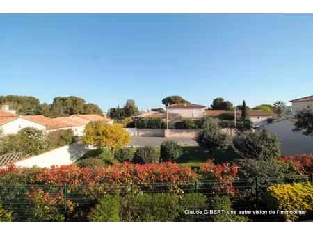 appartement t2 + place de stationnement au 1er et dernier étage proche centre-ville à bala