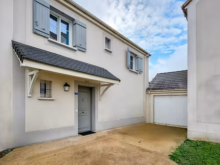 maison de 2013 sans travaux avec 3 chambres  beau terrain et garage indépendant