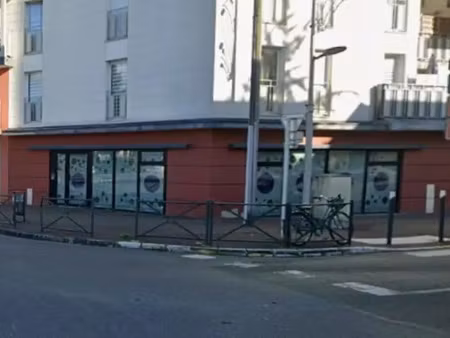location commerce 98 m²