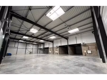 vente entrepôt 943 m²