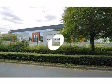location local d'activités 399 m²