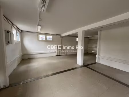 location local professionnel 104m²