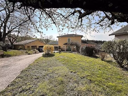fleurieux sur l'arbresle. villa 195 m2 -5 chambres- sur terrain 1656 m2 avec dépendances e