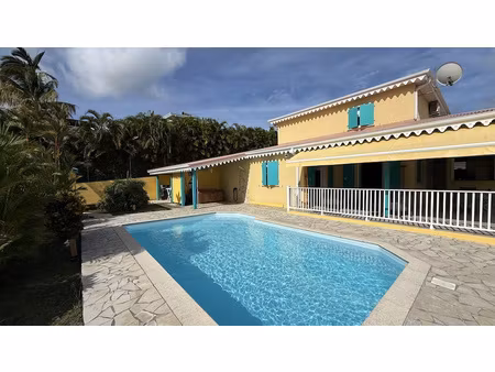 rivière salée : belle villa 5 chambres avec piscine