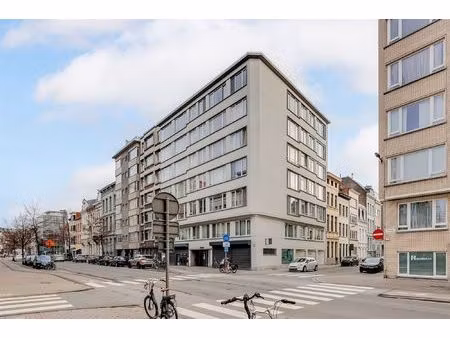 licht hoekappartement met 1 slk aan het oude gerechtsgebouw