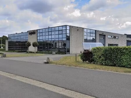 opbrengsteigendom bestaande uit verhuurde kantoren en opslag