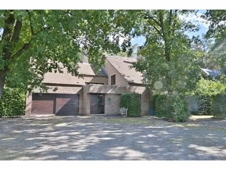 wonen & werken: royale woning met aparte ruime praktijk in een groene  bereikbare omgeving