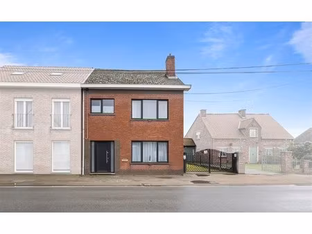 instapklare  halfopen bebouwing  met 6 slaapkamers  op 329m² grond te overmere.