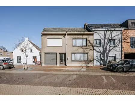 ruime woning met grote tuin in centrum vremde.