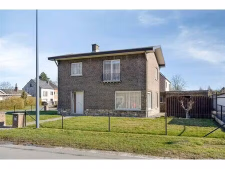 rustig gelegen open bebouwing met grote garage en 3 slaapkamers op een perceel van 500 m².