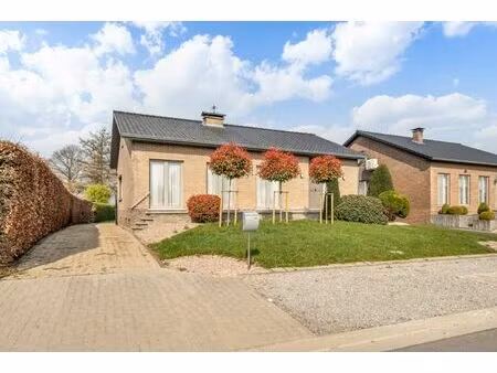 zeer goed onderhouden gelijkvloerse gezinswoning op een riant perceel van 19a75ca op een r