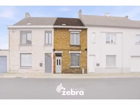 te renoveren woning met tuin op centrale ligging in tielt!