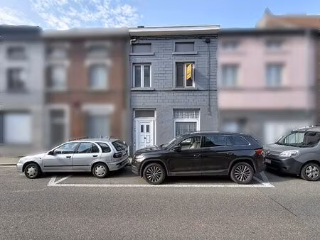 ruime gezinswoning nabij het centrum van tienen met slpks