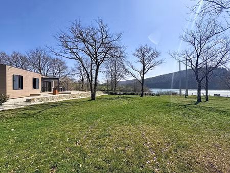 aveyron  sur les berges du lac de pont de salars. cottage tout équipé avec 2/3 chambres.