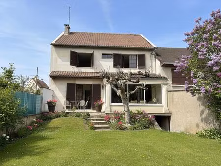 maison familiale de 117 m2 avec 4 chambres + annexe de 38m2