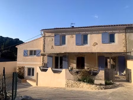 maison de 206 m2 avec 3 appartements sur terrain de 775 m2