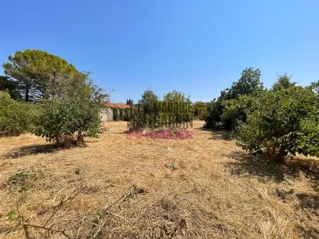 terrain constructible en centre ville de pernes les fontaines