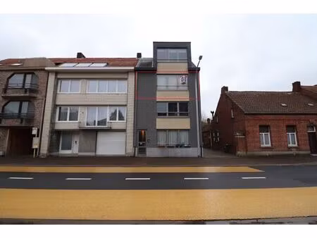 een appartement op de tweede verdieping achteraan met 1 slaapkamer  terras en optioneel ga