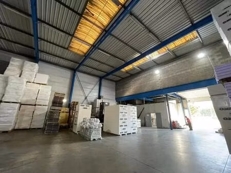 location entrepôt 635 m²