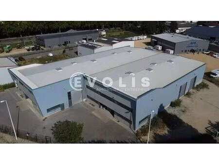 vente local d'activités 2 140 m²