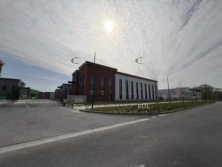 location local d'activités 954 m²