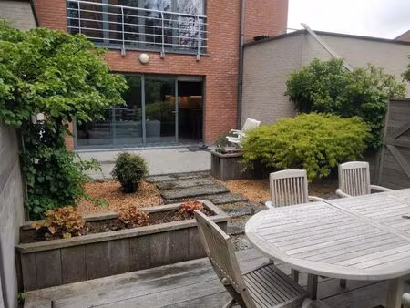 gelijkvloersappartement met twee slaapkamers en binnentuin