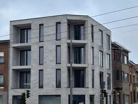 commercieel hoekpand met uitstekende zichtbaarheid - merksem
